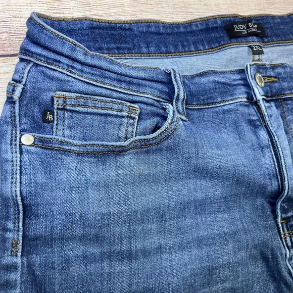 Judy Blue Womens Size 2XL Medium Wash High Rise Denim Shorts Curvy Plus Size - Picture 10 of 11